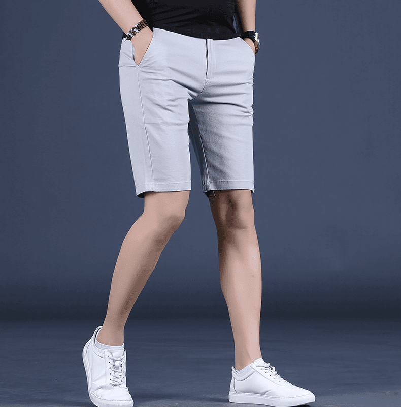 黒パンツ ストレッチ素材のシンプルショートパンツ