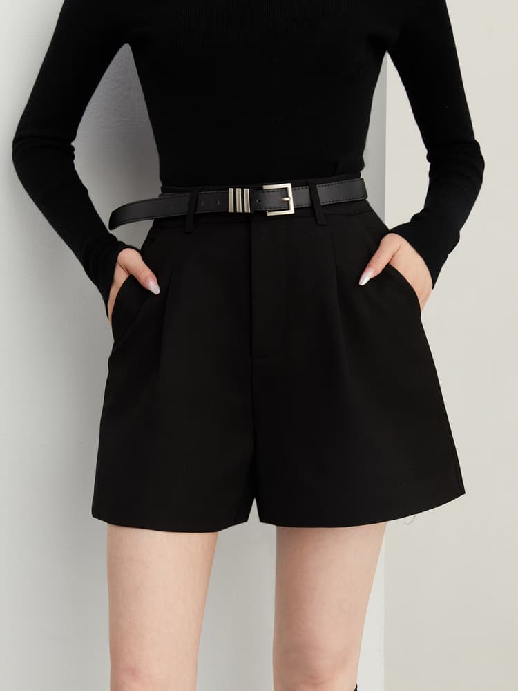 黒パンツ ハイウエストプリーツショートパンツ