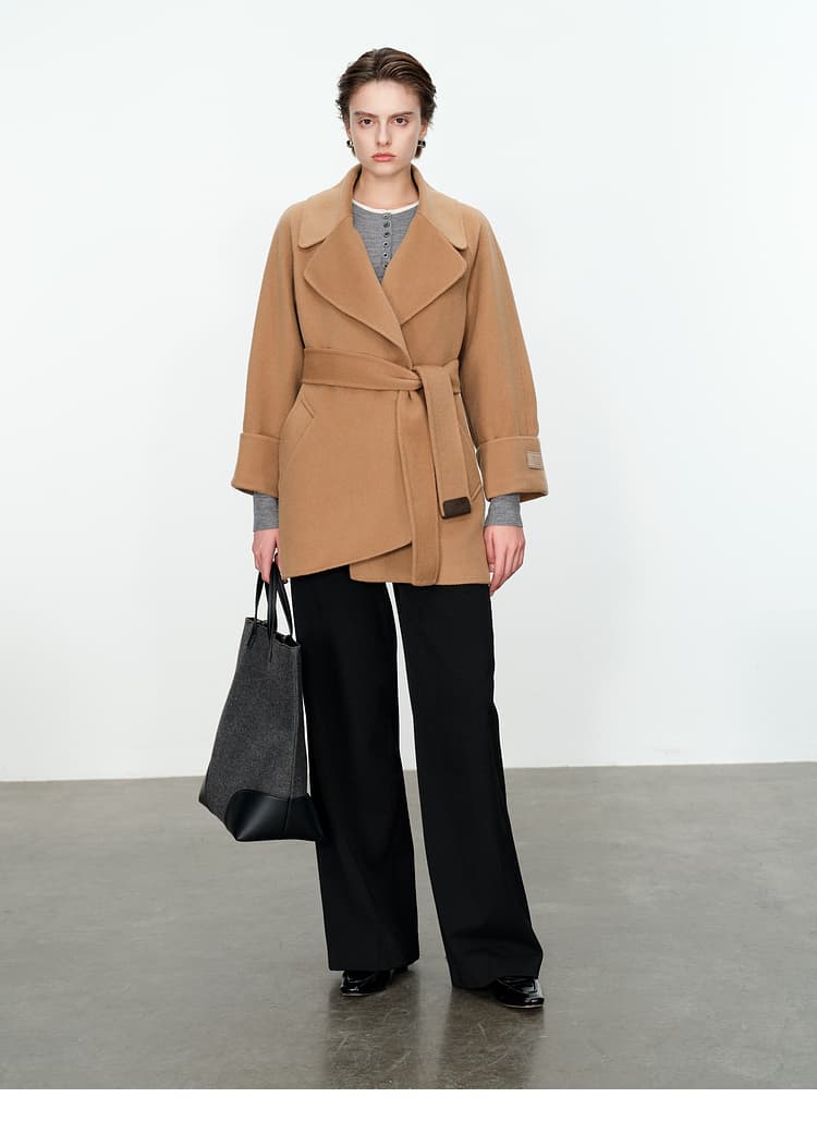 黒パンツ 上質素材のフォーマルワイドパンツ