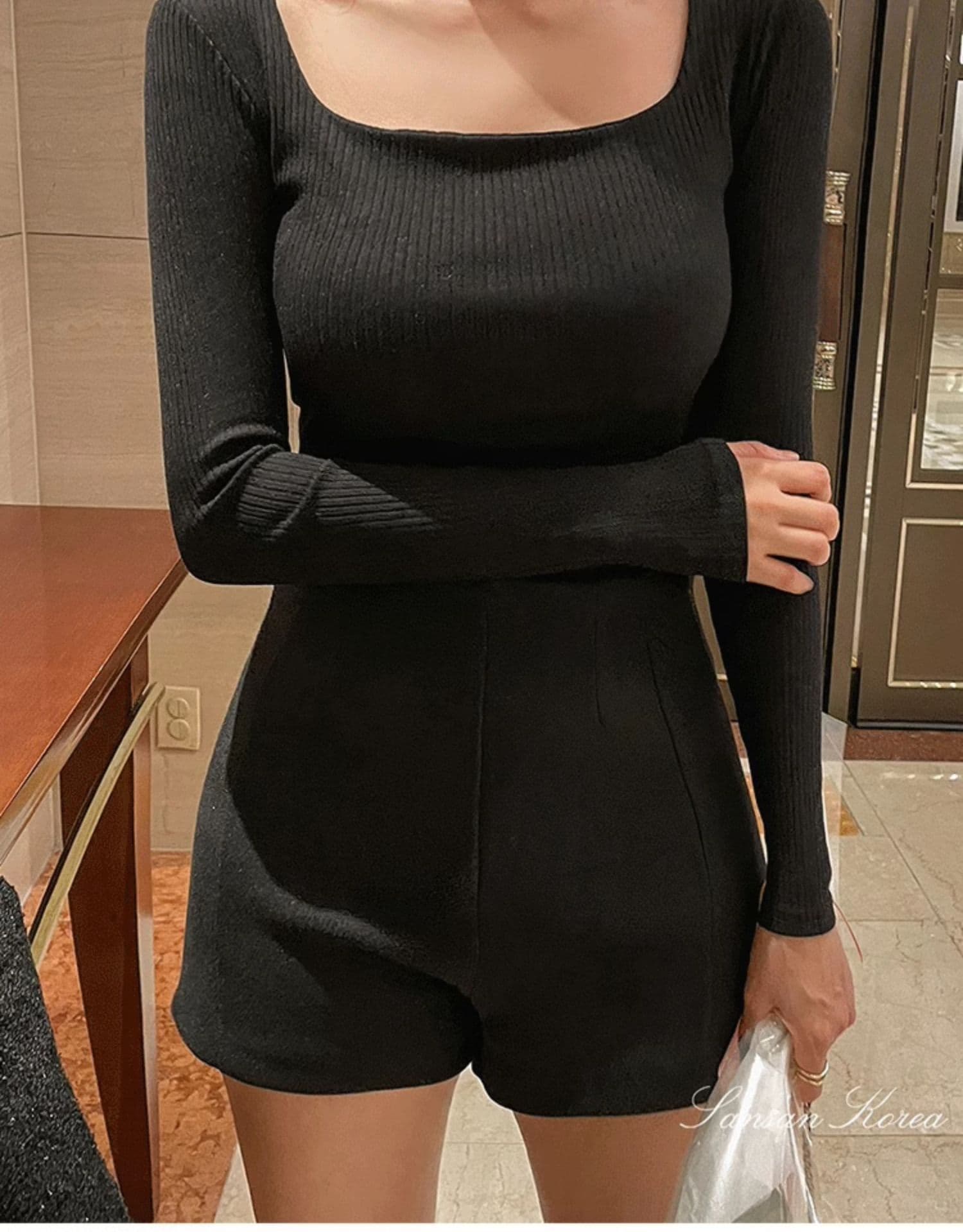 黒パンツ すっきりシルエット ハイウエストショートパンツ