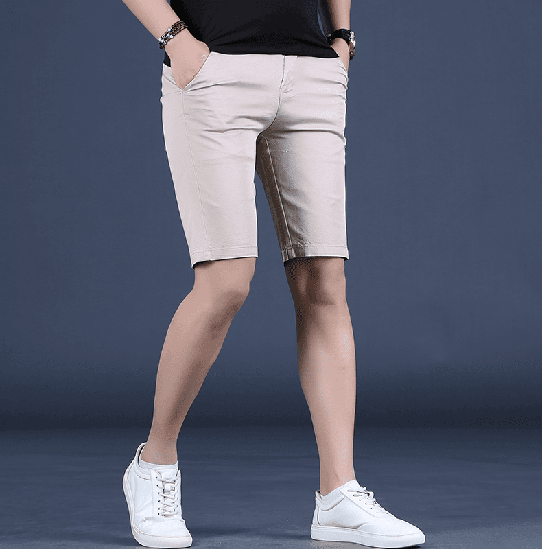 黒パンツ ストレッチ素材のシンプルショートパンツ