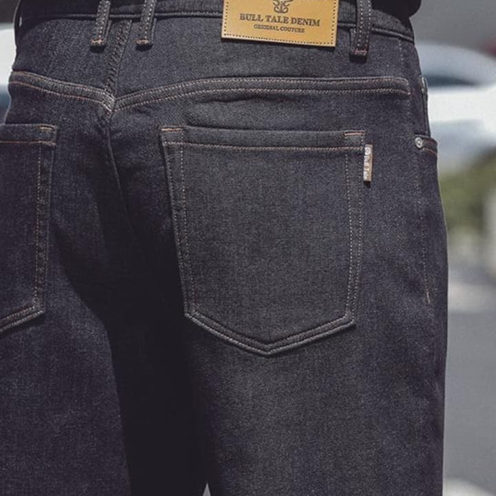 黒パンツ ストレートシルエット美脚デニム