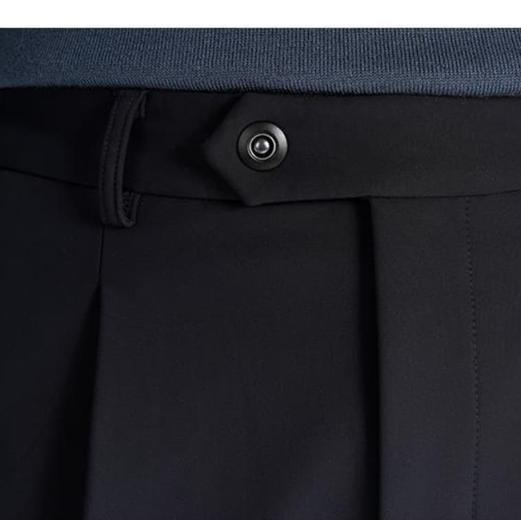 黒パンツ クラシカルセンタープレススラックス