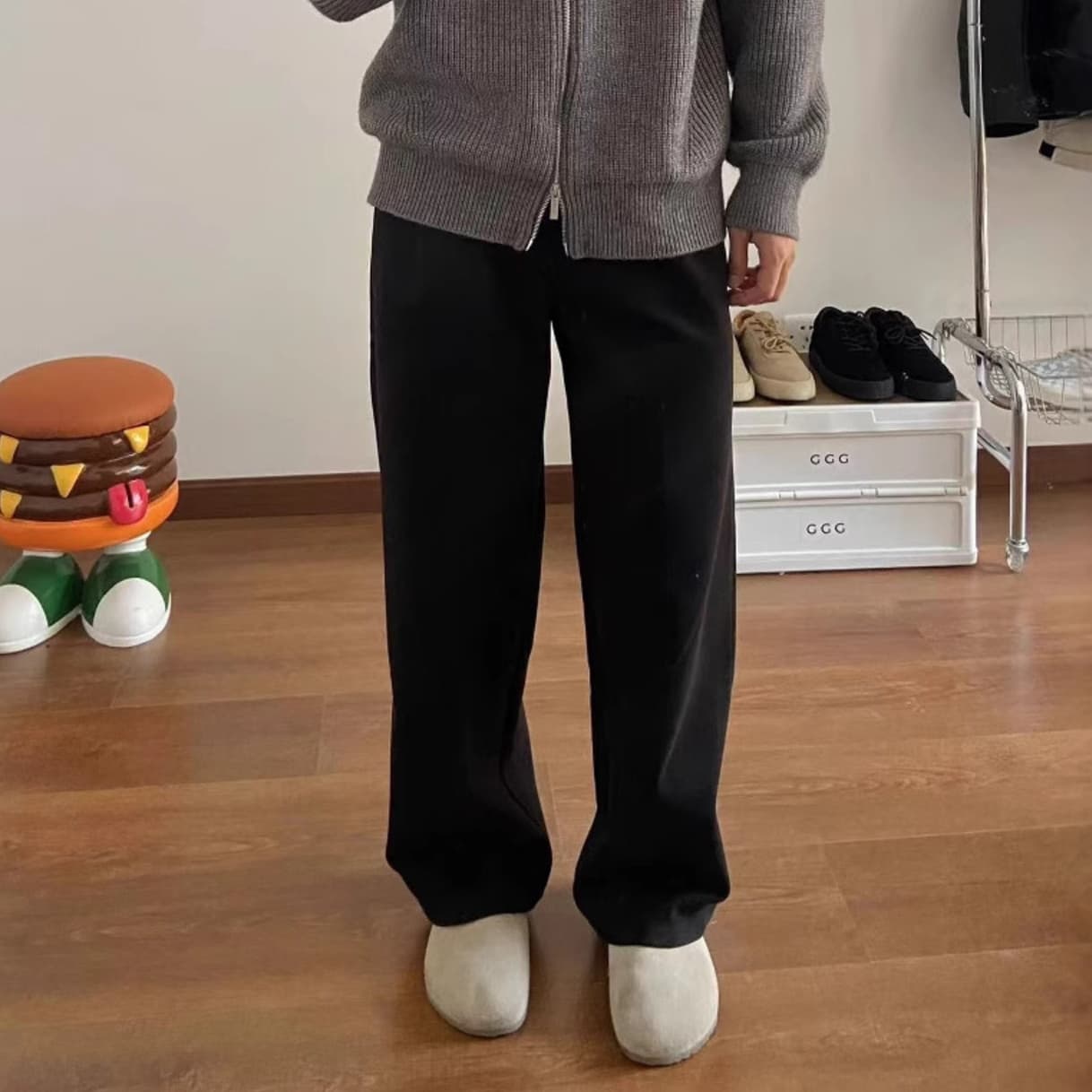 黒パンツ ゆったりルーズワイドスラックス