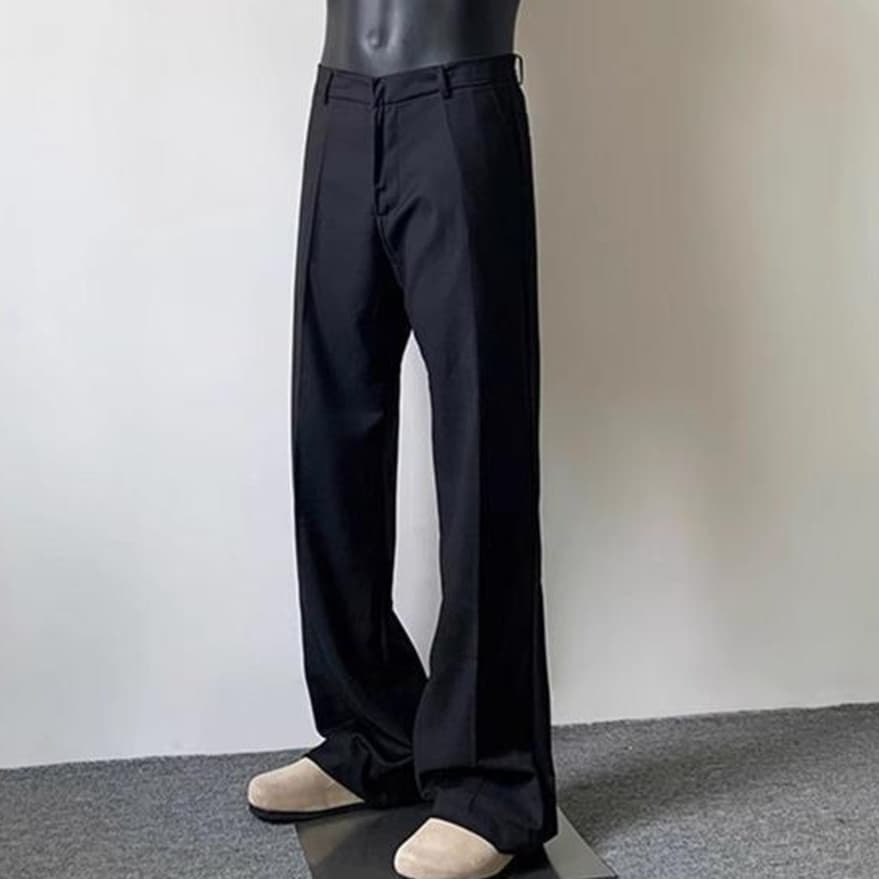 黒パンツ 落ち感際立つ美シルエットスラックス