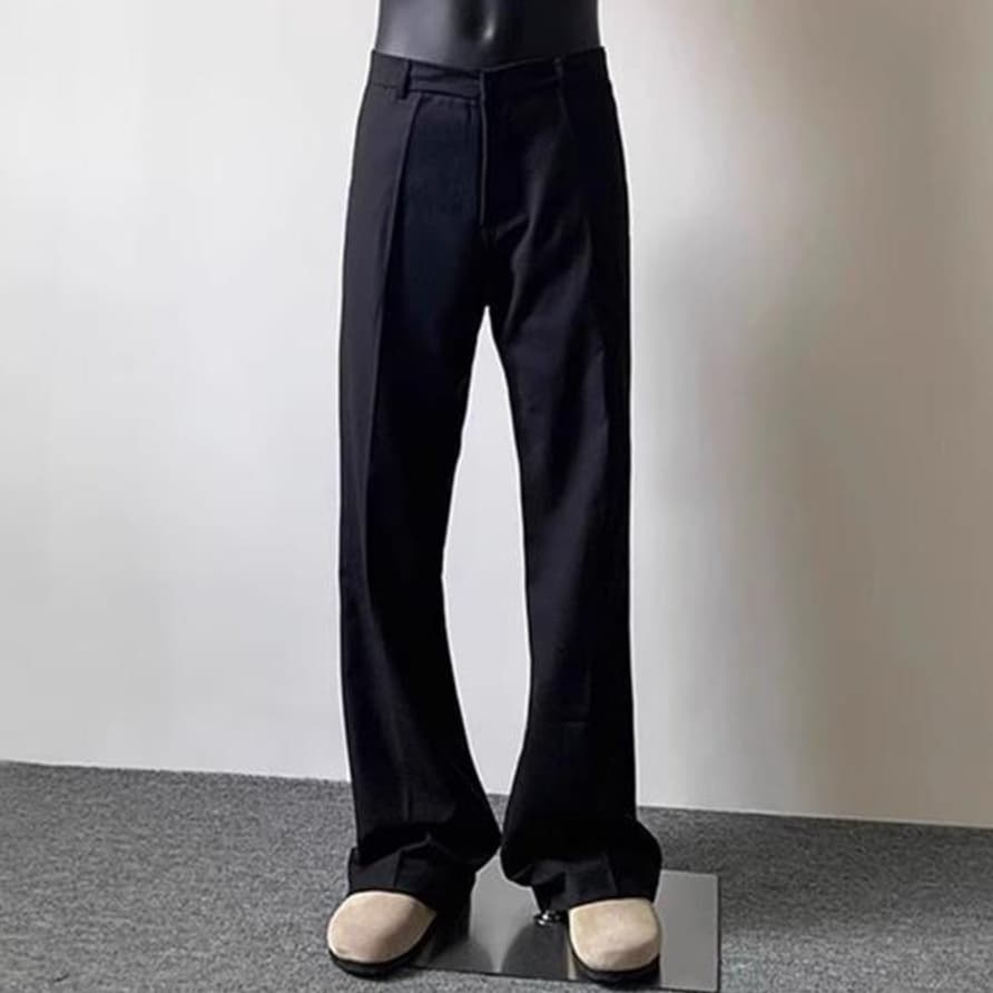 黒パンツ 落ち感際立つ美シルエットスラックス