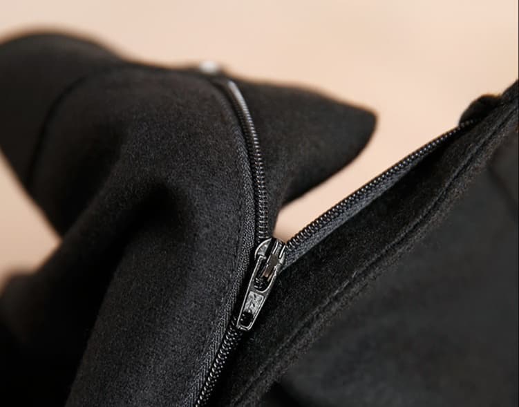 黒パンツ ハリ感クロップドスラックス