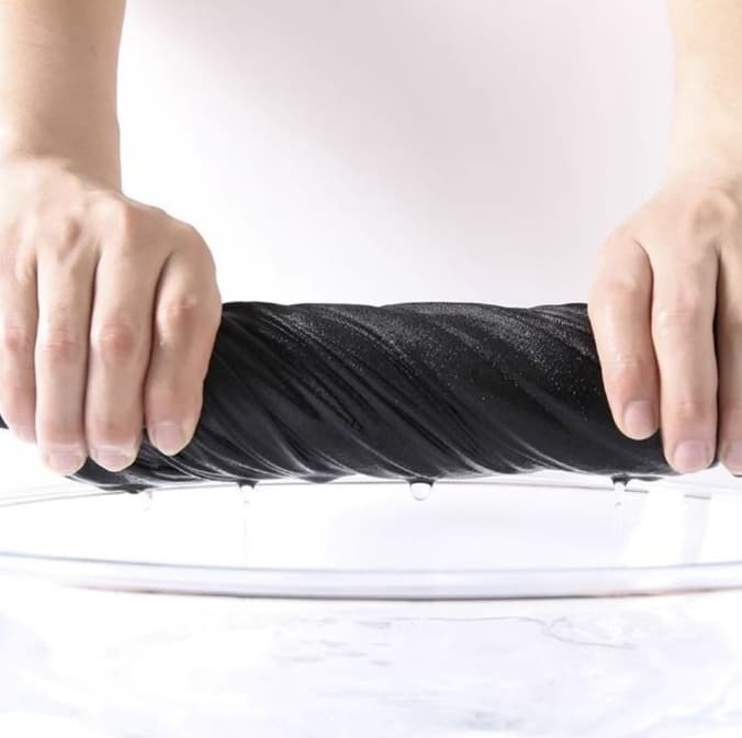 黒パンツ リラックスフレアストレッチパンツ