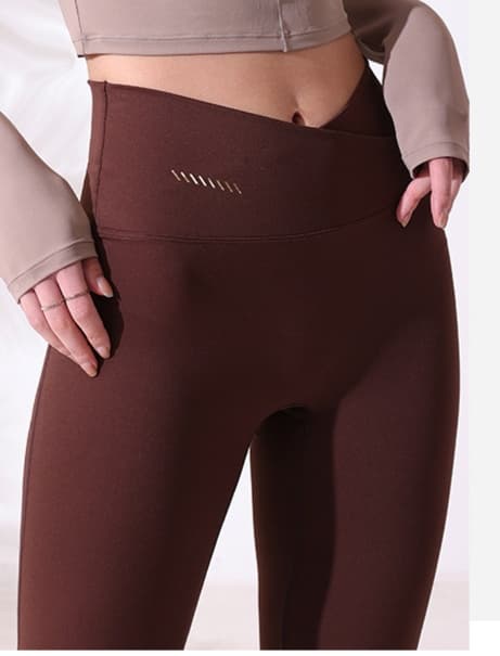 黒パンツ 美脚引き立てストレッチフレアパンツ