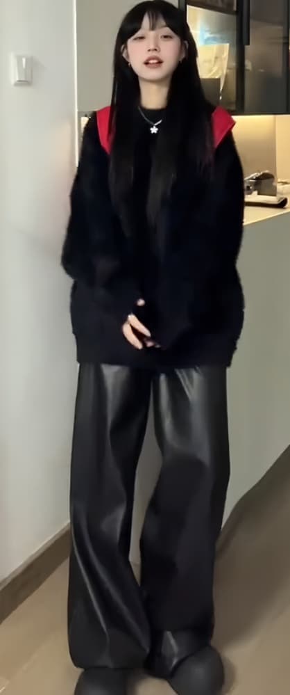 黒パンツ しなやかドレープワイドパンツ