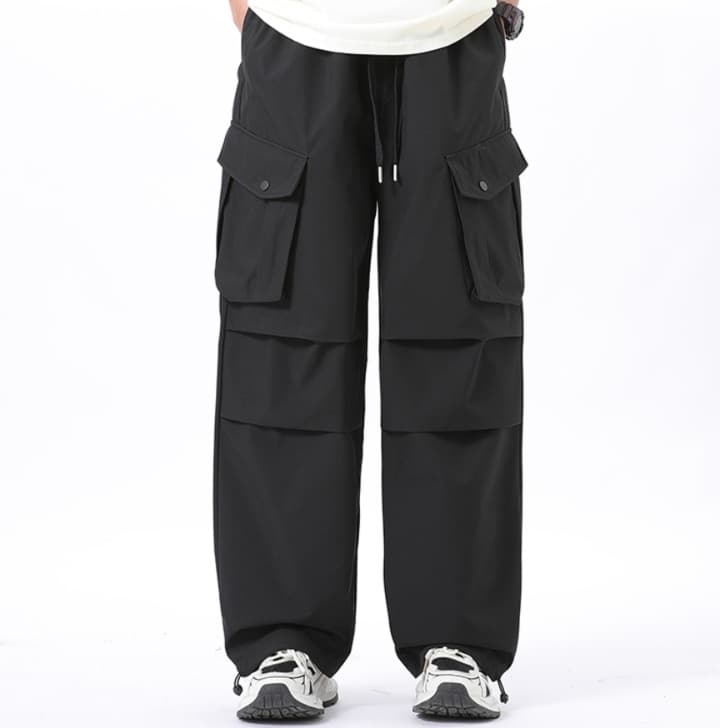 黒パンツ ミリタリー調ドロストカーゴパンツ