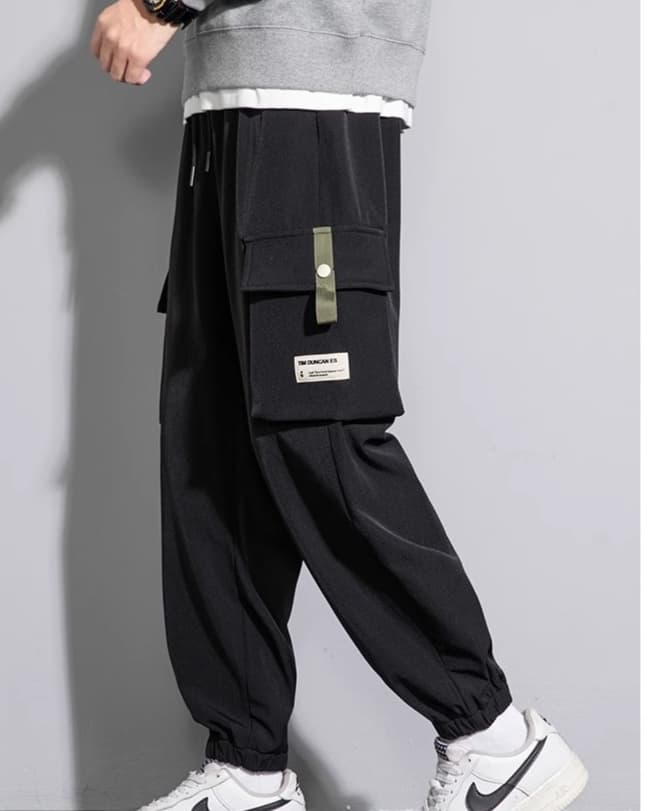 黒パンツ 美シルエット ワイドカーゴパンツ