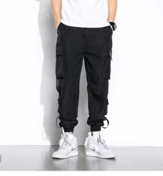 黒パンツ ポケットデザイン ゆったりカーゴパンツ