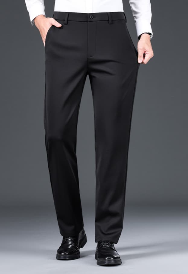 黒パンツ 上質仕立ての美シルエットスラックス