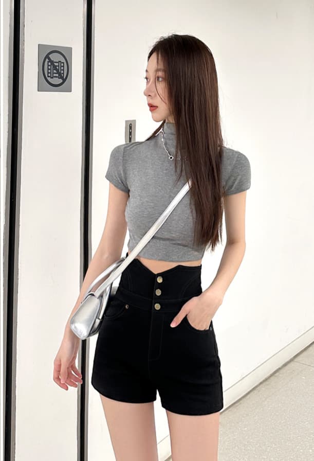 黒パンツ ハイウエストショートパンツ