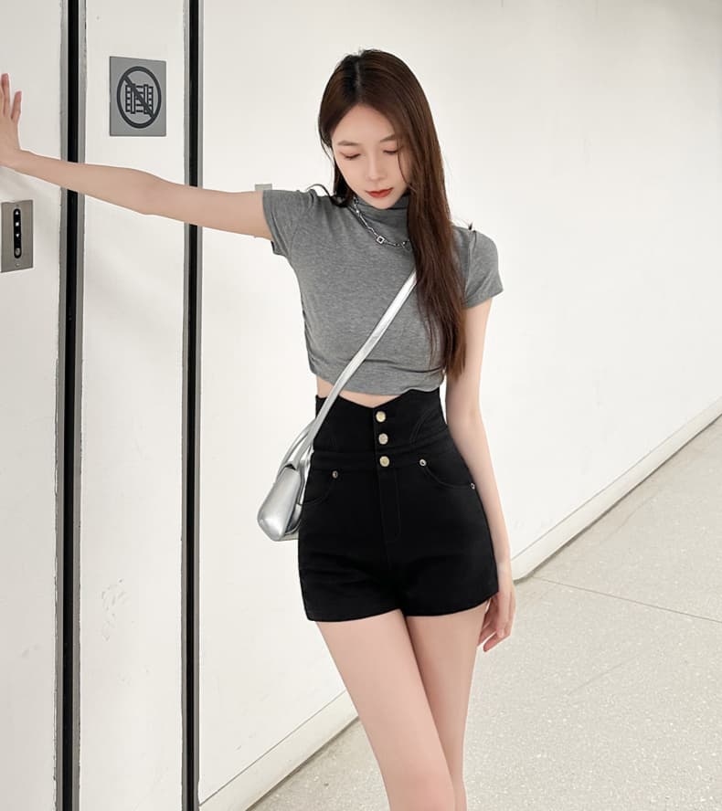 黒パンツ ハイウエストショートパンツ