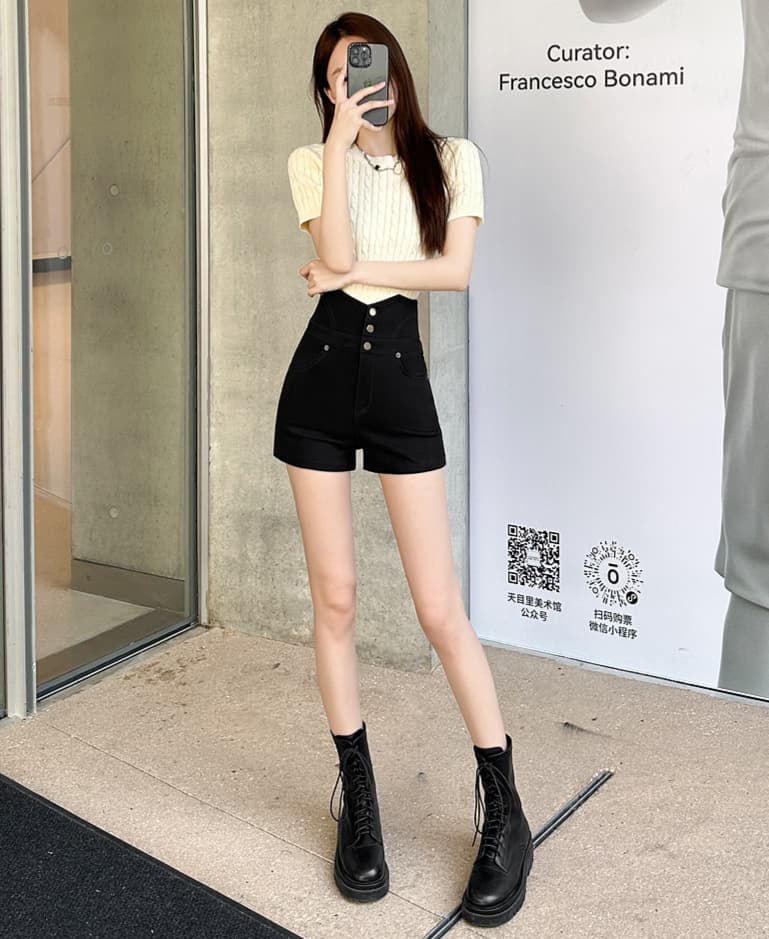 黒パンツ ハイウエストショートパンツ
