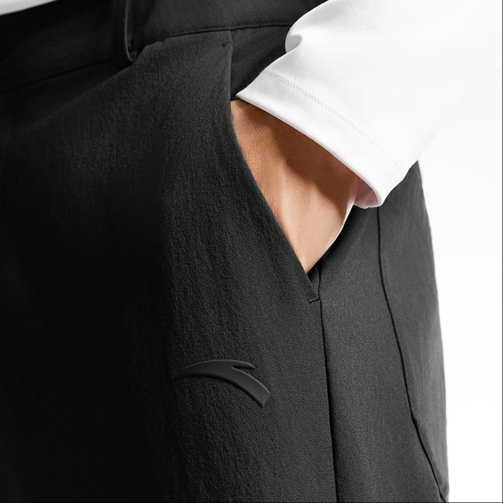 黒パンツ 上質リラックススラックス