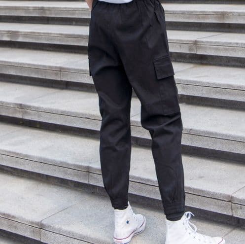 黒パンツ ゆったりシルエット多機能ポケットパンツ