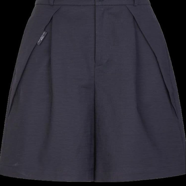 黒パンツ 上品プリーツ入りきれいめショートパンツ