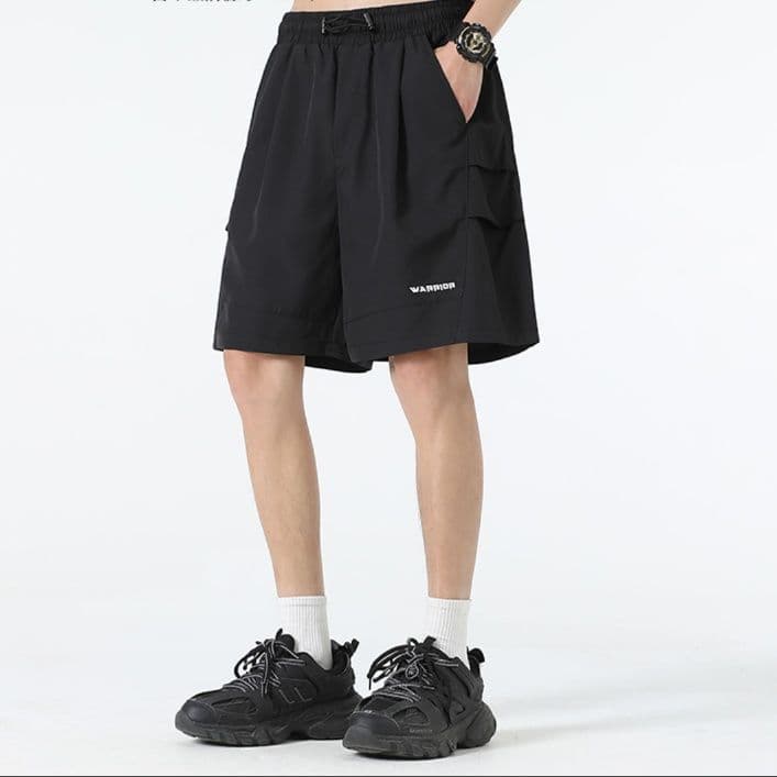 黒パンツ ユーティリティ機能性ショートパンツ