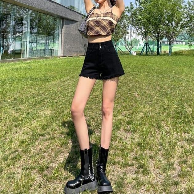 黒パンツ 裾フリンジデニムショートパンツ