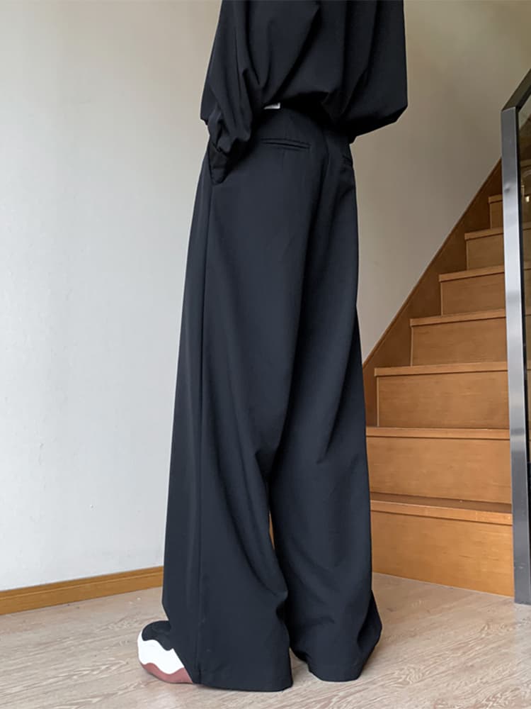 黒パンツ 流れるようなシルエットワイドパンツ