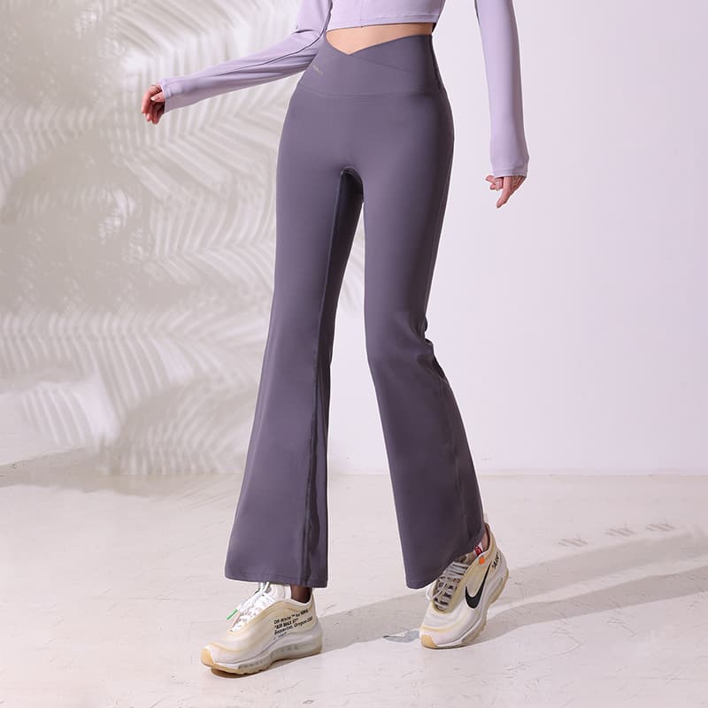 黒パンツ 美脚引き立てストレッチフレアパンツ