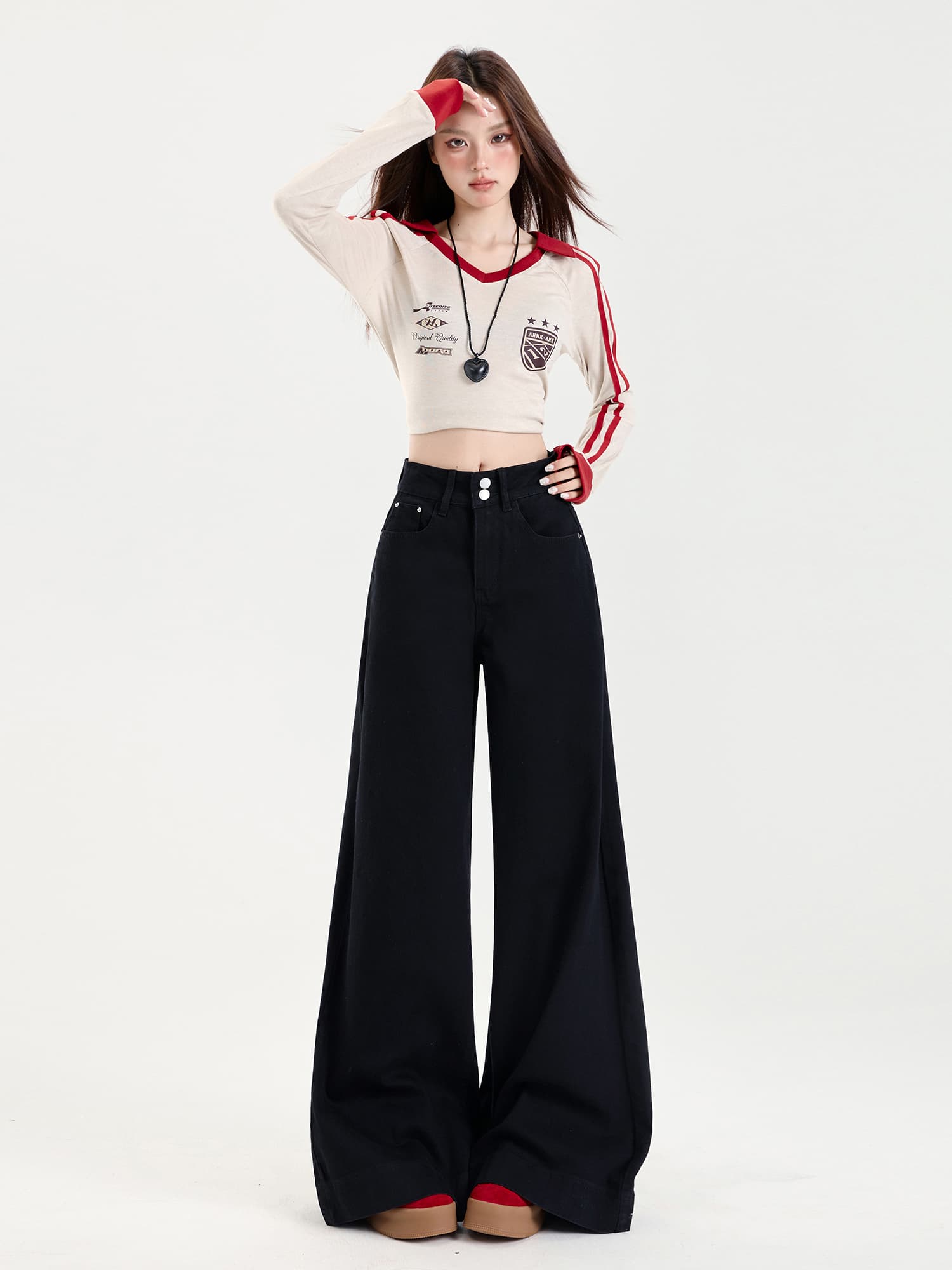 黒パンツ ゆったりワイドフレアデニムパンツ