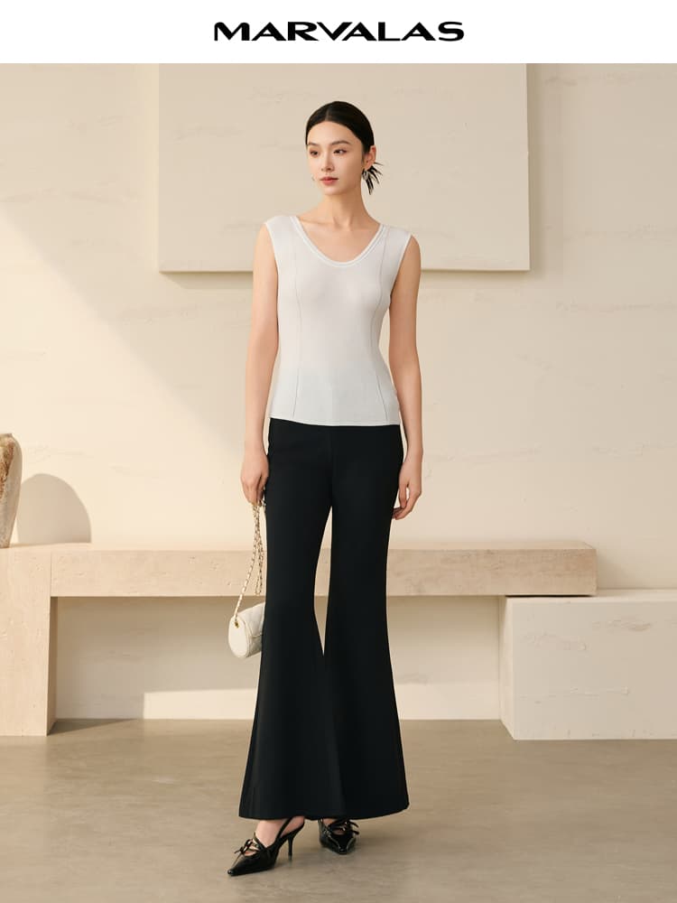 黒パンツ すっきり美脚フレアパンツ