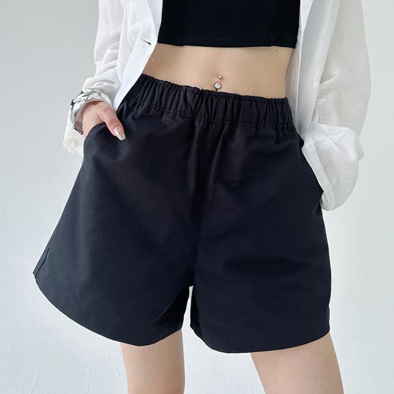 黒パンツ リラックスウエストショートパンツ