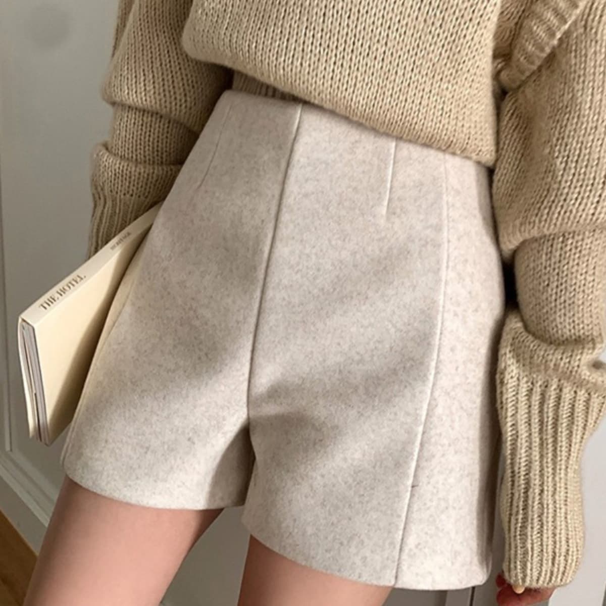 黒パンツ すっきりシルエット ハイウエストショートパンツ