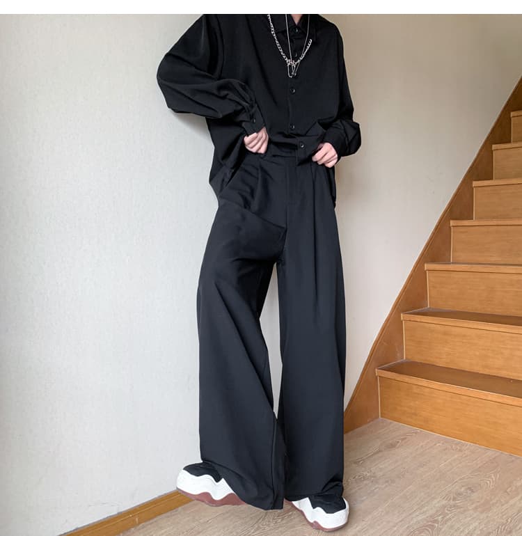 黒パンツ 流れるようなシルエットワイドパンツ