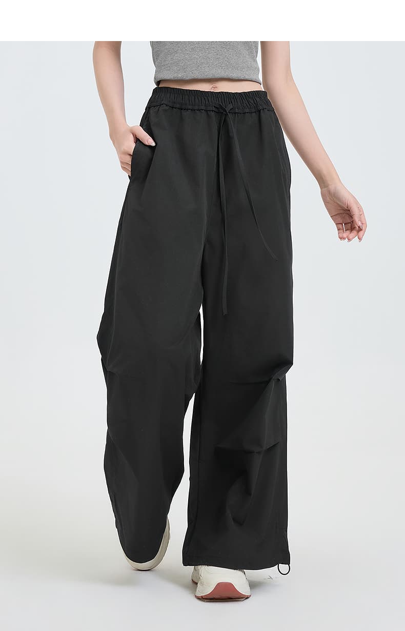黒パンツ ゆったりワイドシルエットカーゴパンツ