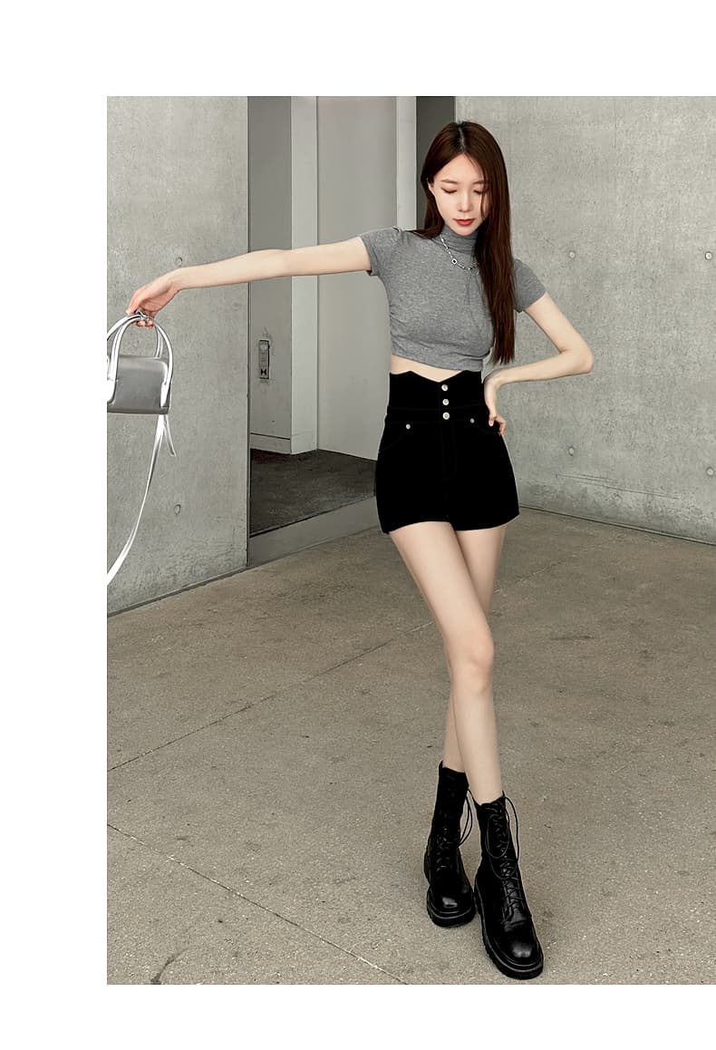 黒パンツ ハイウエストショートパンツ