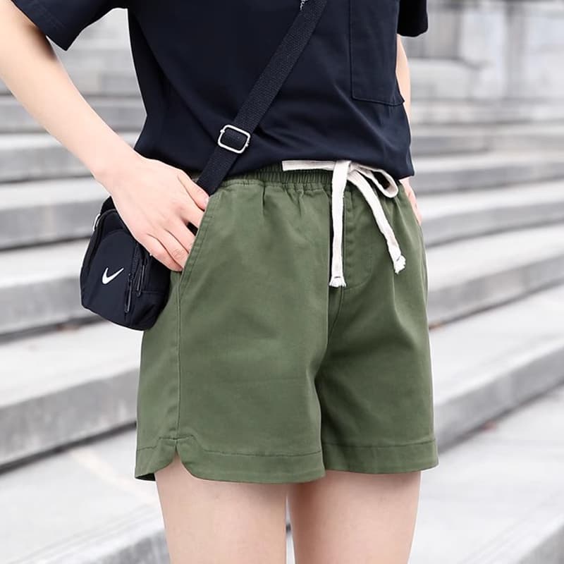 黒パンツ リラックス ドロスト ショートパンツ