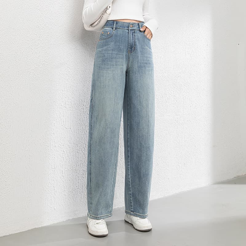 黒パンツ ストレートシルエットワイドデニム