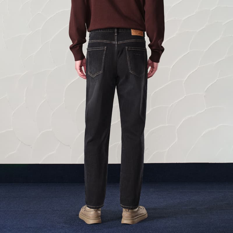 黒パンツ ストレート シルエット デニムパンツ