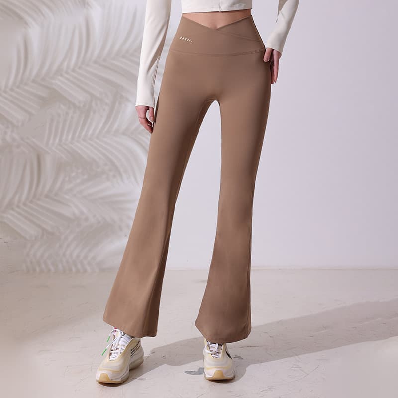 黒パンツ 美脚引き立てストレッチフレアパンツ