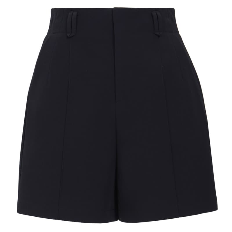 黒パンツ タック入り上品ベルト付きショートパンツ