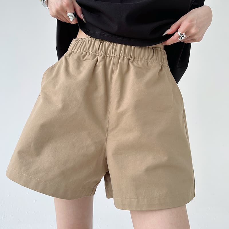 黒パンツ リラックスウエストショートパンツ