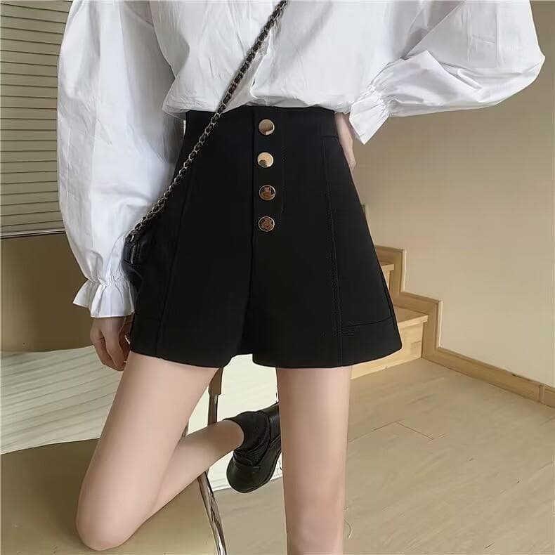 黒パンツ フロントボタン デザイン ショートパンツ