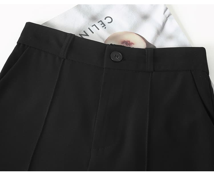 黒パンツ ゆったりシルエット美脚パンツ