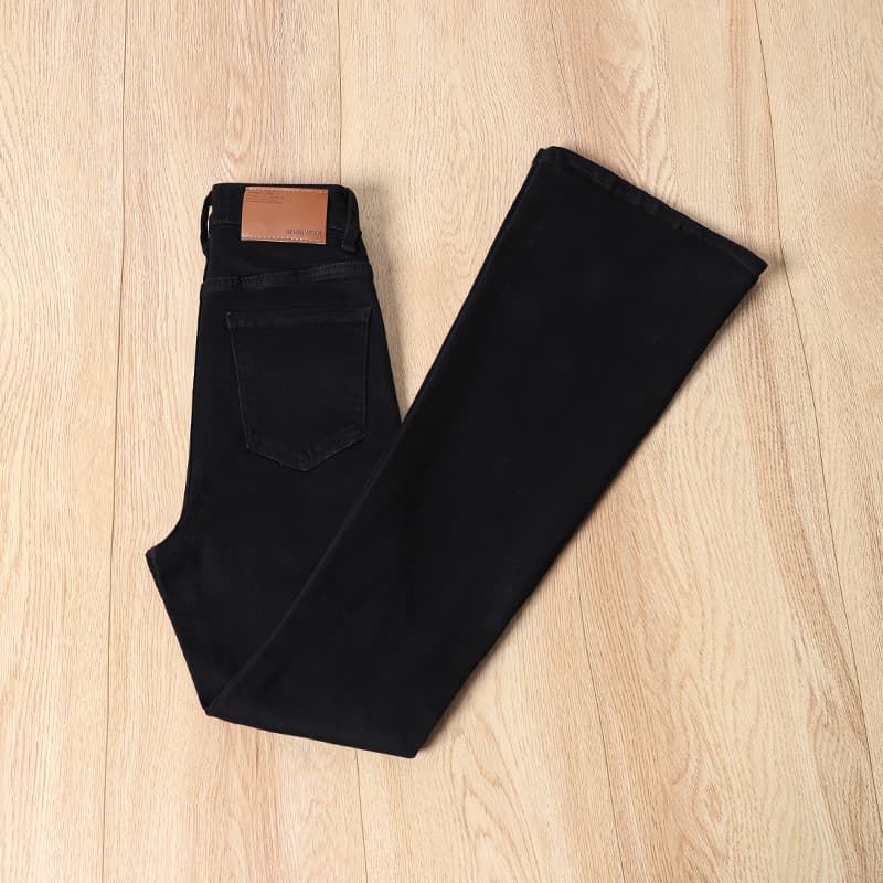 黒パンツ ストレッチ美脚デニムパンツ