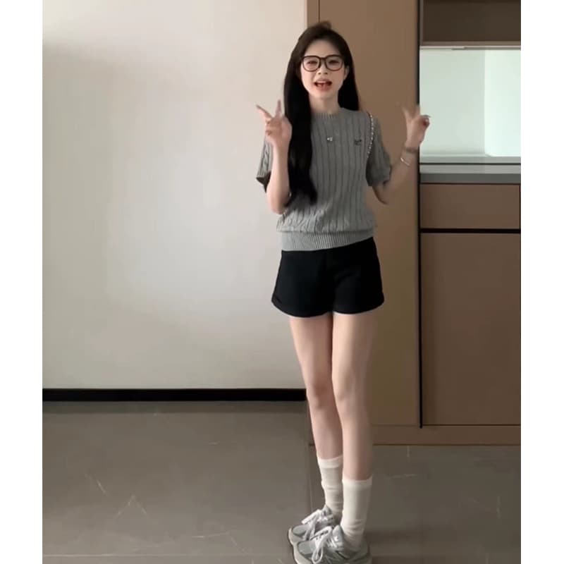 黒パンツ リラックス シルエット ショートパンツ