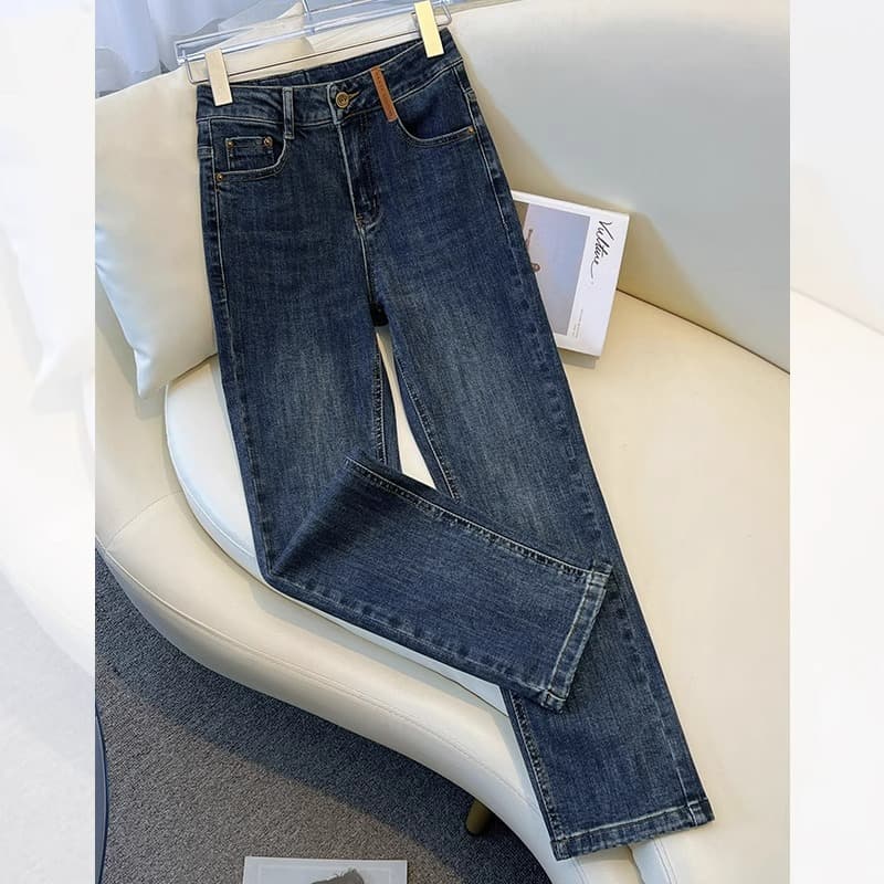 黒パンツ すっきりシルエットストレートパンツ