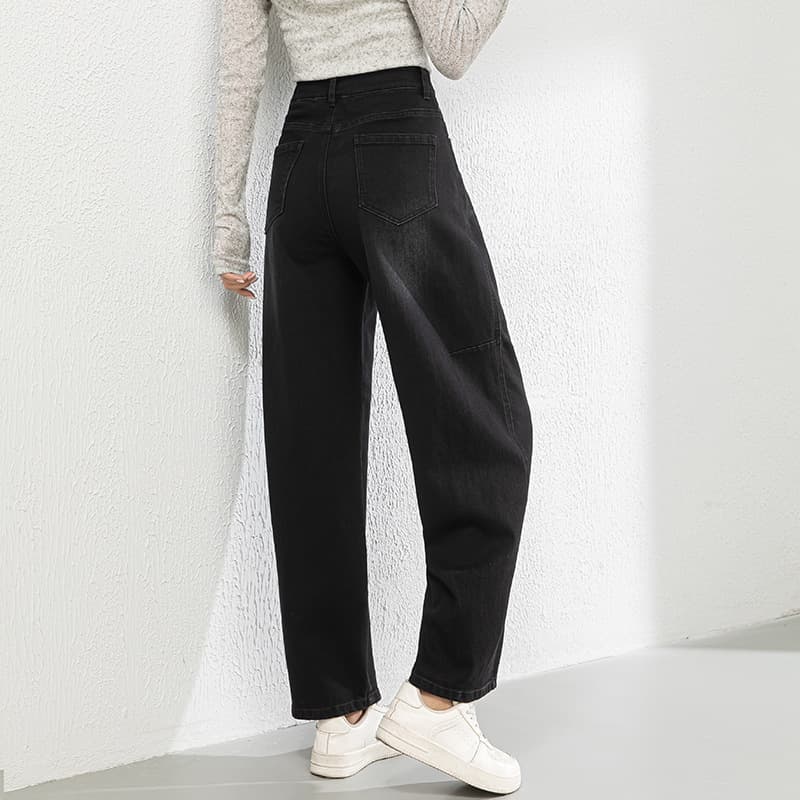 黒パンツ ストレートシルエットワイドデニム