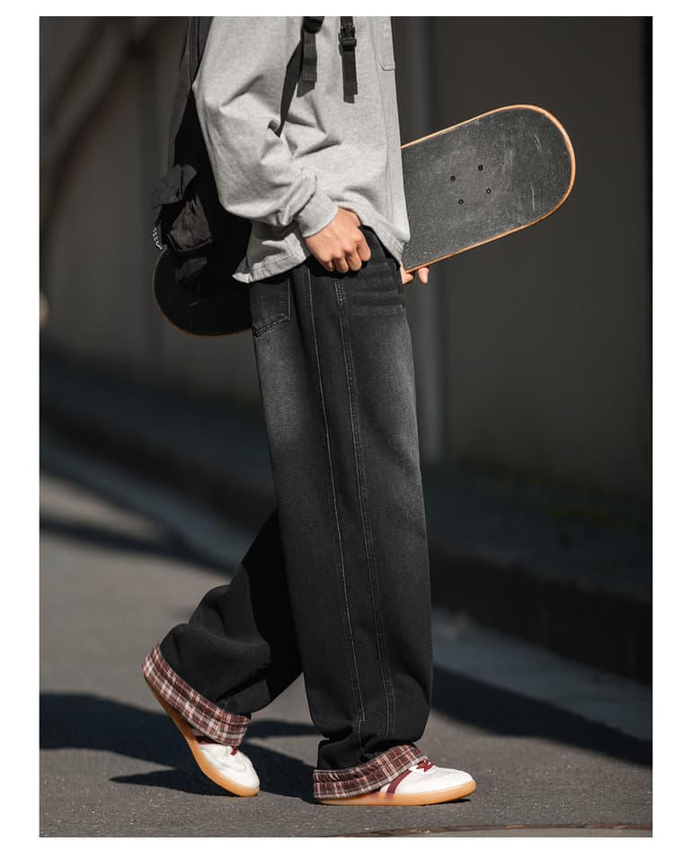 黒パンツ ゆったりストレートデニムパンツ