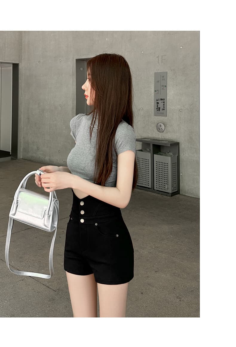 黒パンツ ハイウエストショートパンツ