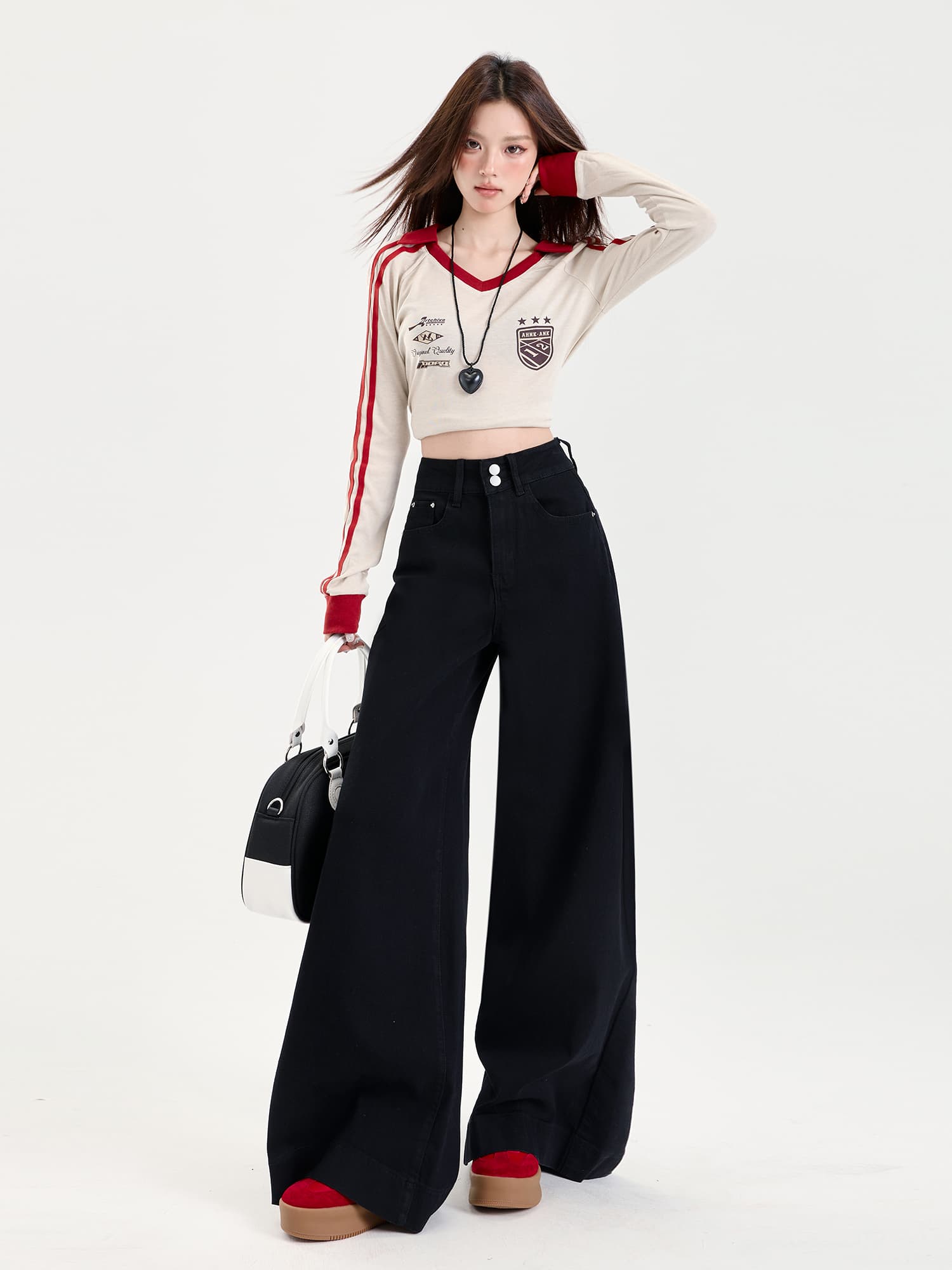 黒パンツ ゆったりワイドフレアデニムパンツ